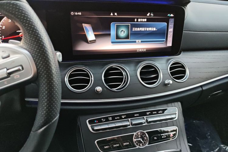 奔驰E级 2020款 改款 E 300 L 运动时尚型中控内饰16
