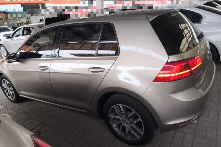 大众 高尔夫 2016款 230TSI 自动豪华型车身外观4