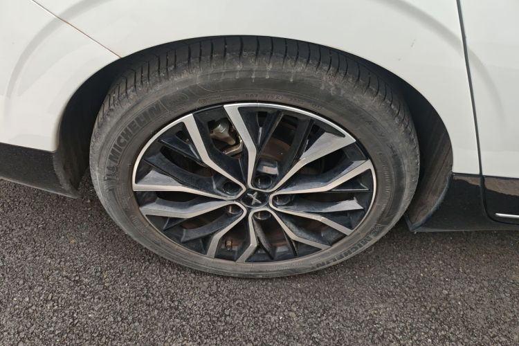 小鹏P5 2023款 智行版车身外观6008