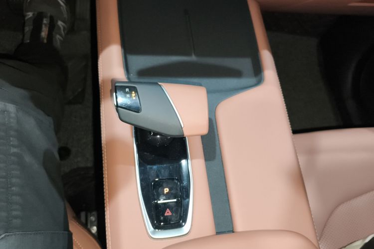 长安UNI-Z 2025款 1.5T 尊贵型中控内饰18