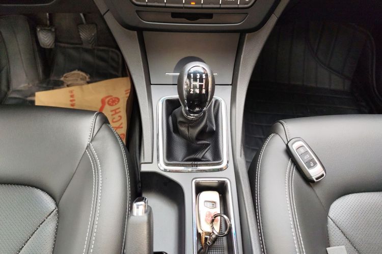 吉利汽车 帝豪 2017款 三厢百万款 1.5L 手动向上版中控内饰18