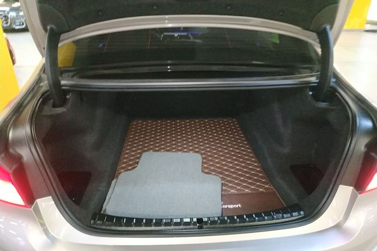 宝马5系 2019款 改款 525Li 豪华套装局部细节23