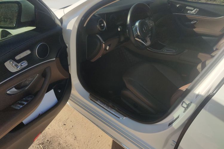 奔驰E级 2020款 改款 E 300 L 运动时尚型中控内饰20