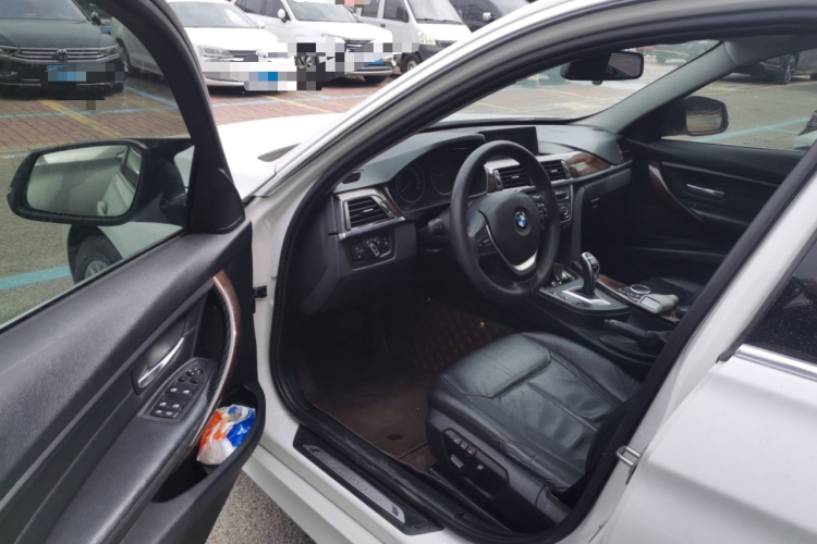 宝马3系 2013款 改款 320Li 豪华设计套装中控内饰7003