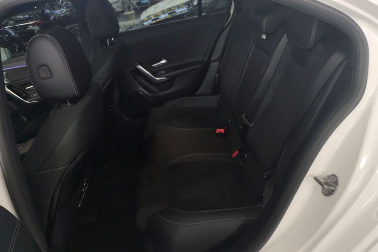 奔驰A级 2021款 A 200 L 运动轿车时尚型中控内饰7004