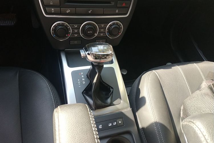 路虎 神行者2 2014款 2.0T Si4 SE汽油版局部细节18