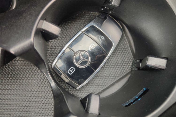 奔驰EQC 2020款 EQC 350 4MATIC中控内饰7001