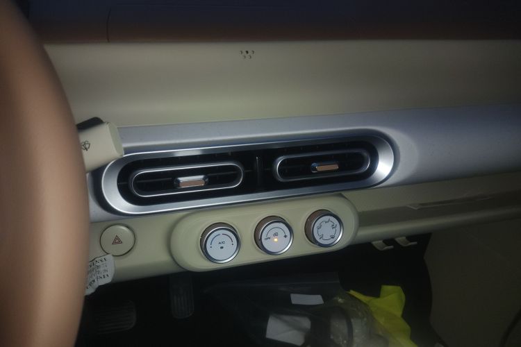 五菱汽车 宏光MINIEV 2024款 第三代 215km 青春版中控内饰16