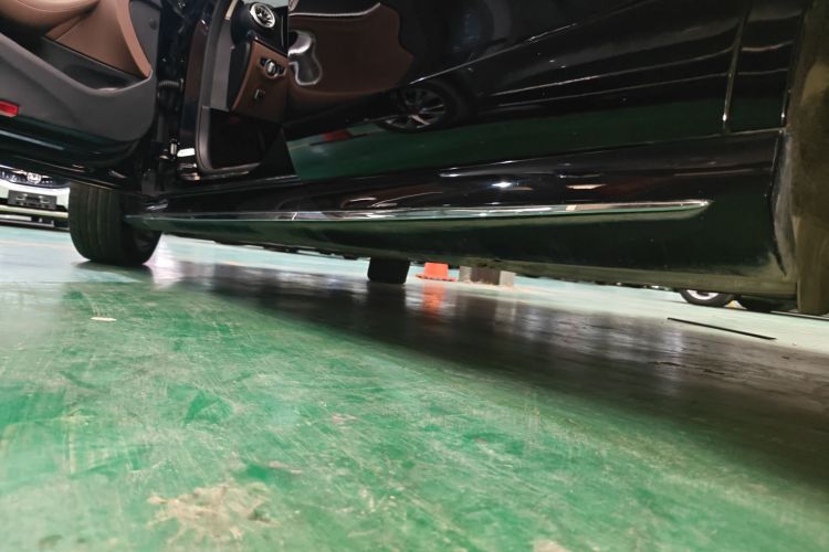 奔驰E级 2020款 改款 E 300 L 运动时尚型局部细节9002