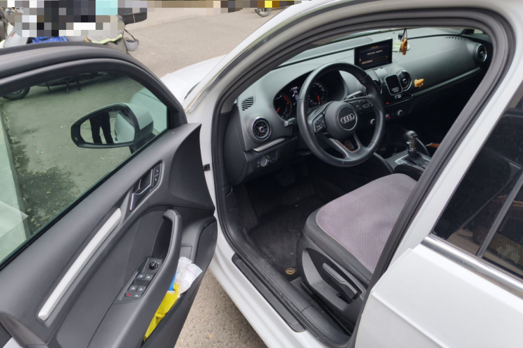 奥迪A3 2018款 30周年年型 Sportback 35 TFSI 进取型中控内饰7003