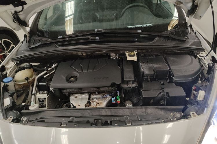 标致308 2014款 乐享版 经典 1.6L 自动优尚型机舱底盘24