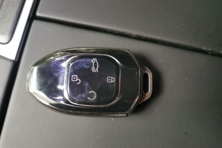 广汽传祺 传祺GS8 2022款 领航系列 2.0TGDI 四驱豪华智联版（七座）中控内饰11