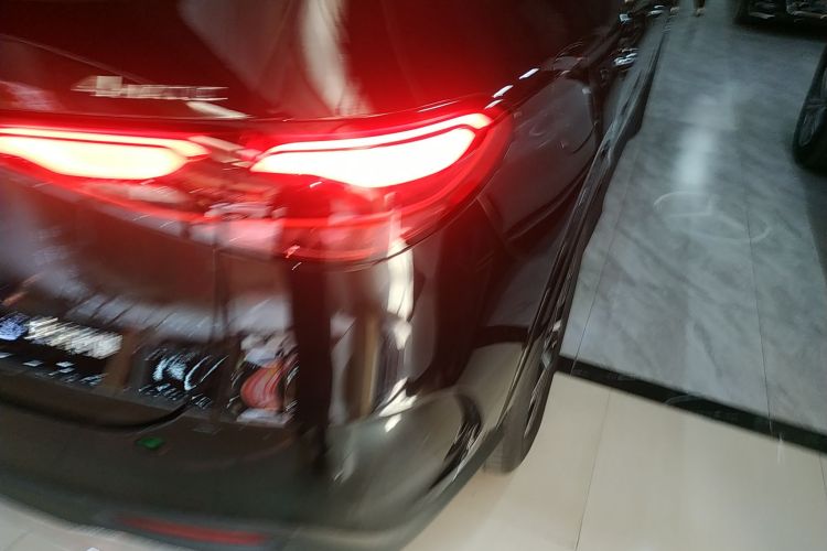 奔驰GLC 2024款  改款 GLC 260 L 4MATIC 豪华型 5座车身外观9