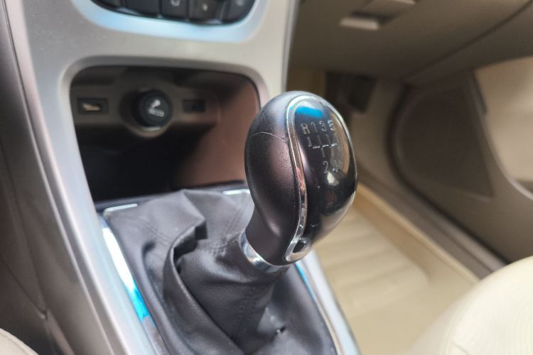 别克 英朗 2013款 GT 1.6L 手动进取版中控内饰18