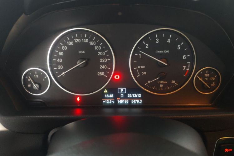 宝马3系 2013款 316i 进取型局部细节14