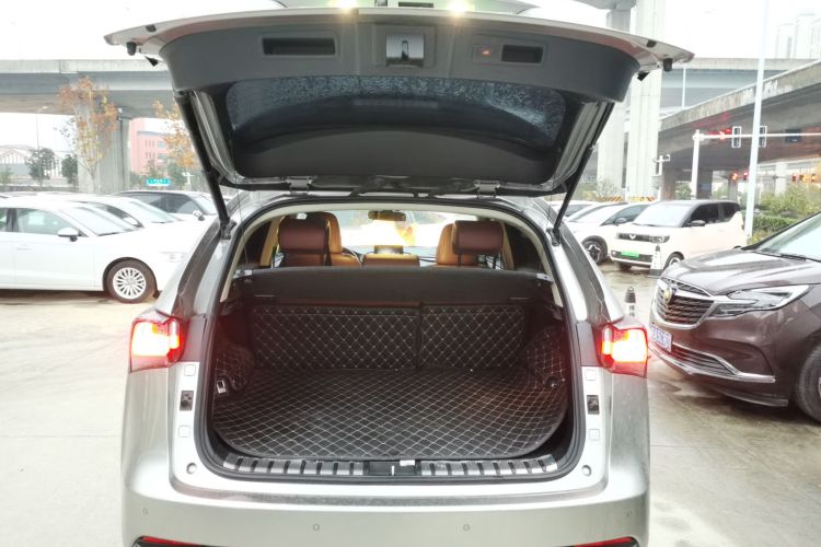 雷克萨斯NX 2015款 200t 全驱 锋尚版机舱底盘23