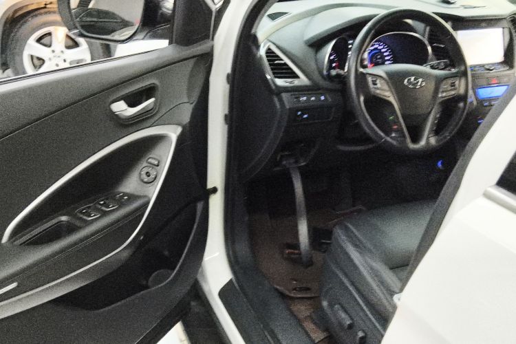 现代 胜达 2013款 2.4L 自动两驱智能型中控内饰20