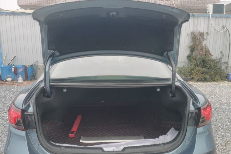 马自达 阿特兹 2014款 2.0L 蓝天豪华版机舱底盘23