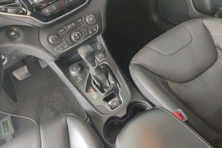 Jeep 自由光 2019款 2.0T 四驱全能版 国VI局部细节18