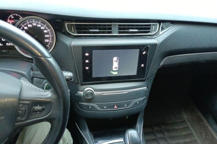 标致408 2014款 1.8L 自动豪华版中控内饰16