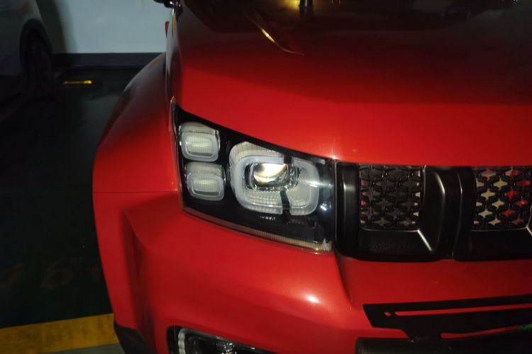 北京BJ40 2020款 2.0T 自动四驱城市猎人版侠客型车身外观8