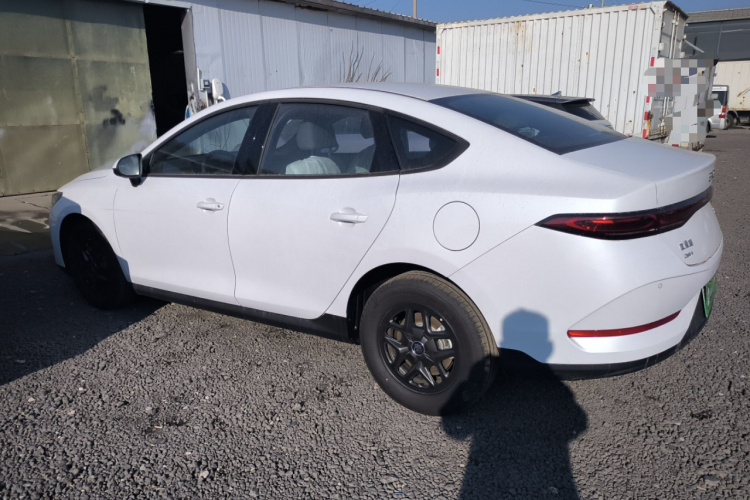 比亚迪 秦PLUS 2025款 DM-i 智驾版 55KM领先型车身外观4