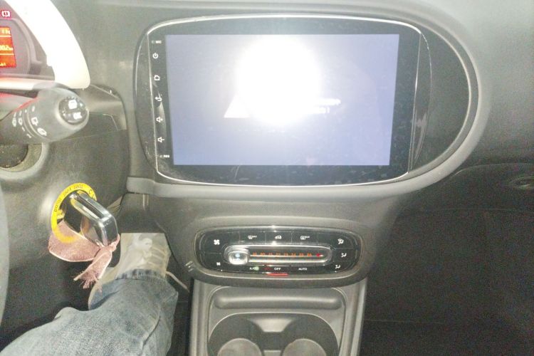 smart forfour 2018款 1.0L 52千瓦灵动版中控内饰16