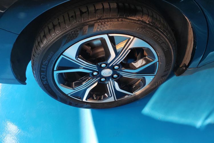 红旗E-QM5 2024款 450km 出行版车身外观6008