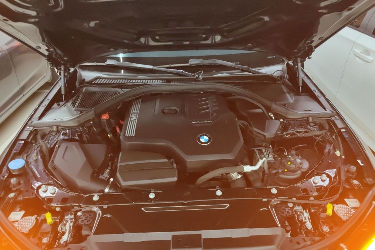 宝马3系 2022款 325i M运动套装机舱底盘24