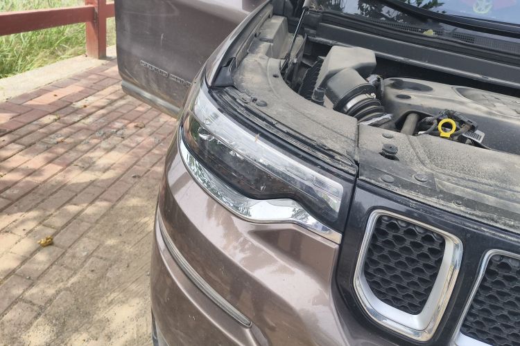 Jeep 大指挥官 2018款 2.0T 四驱臻享版 国V车身外观6006