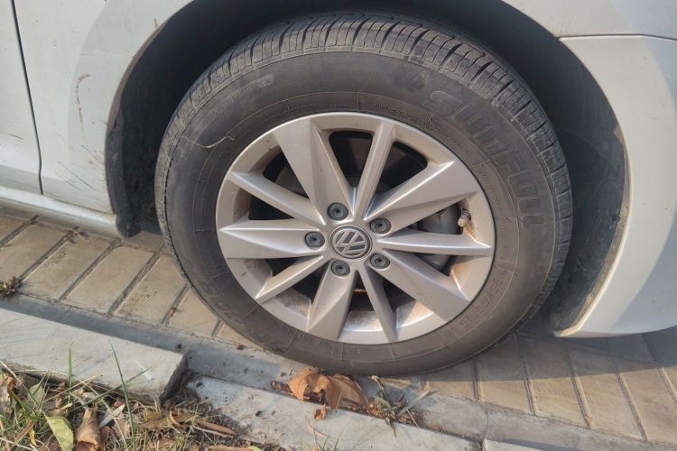 大众 高尔夫 2016款 1.6L 自动时尚型车身外观10