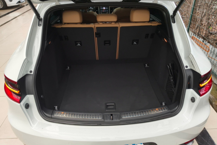 保时捷 2017款  Macan 2.0T机舱底盘23