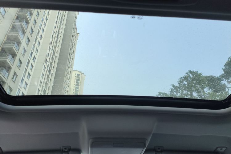 标致3008 2015款 2.0L 自动潮流版中控内饰22