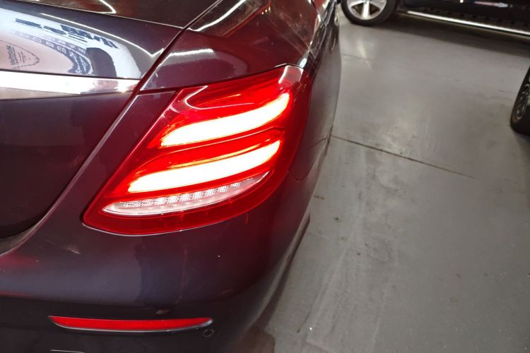 奔驰E级 2017款 E 200 运动型车身外观9