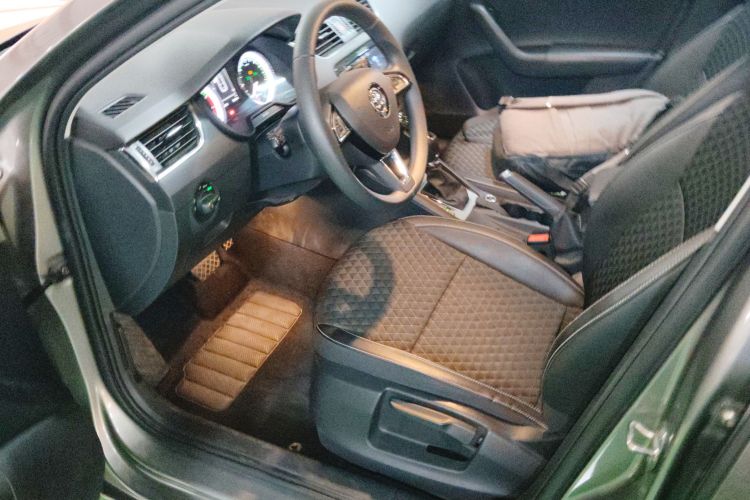 斯柯达 明锐 2019款 TSI280 DSG豪华版中控内饰19