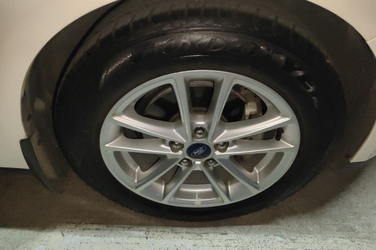 福特 福克斯 2017款 三厢 EcoBoost 125 自动超能风尚型智行版车身外观10