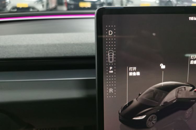 特斯拉 Model 3 2023款 长续航全轮驱动版中控内饰18