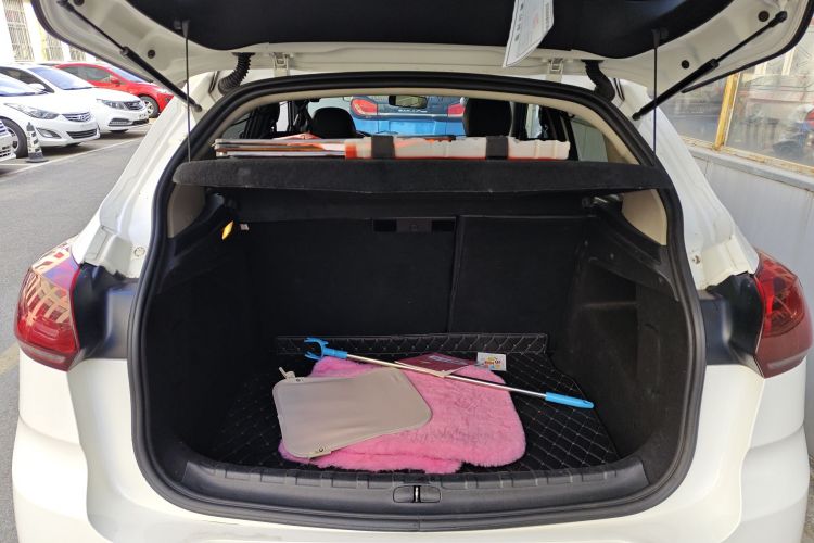 雪铁龙C3-XR 2015款 1.6L 自动先锋型机舱底盘23