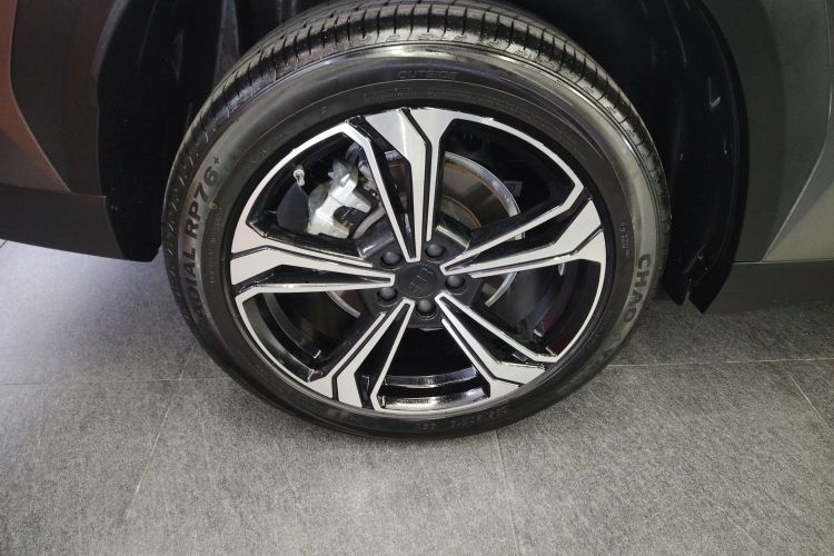 吉利银河 银河L7 2025款 EM-i 115km 探索版车身外观6008