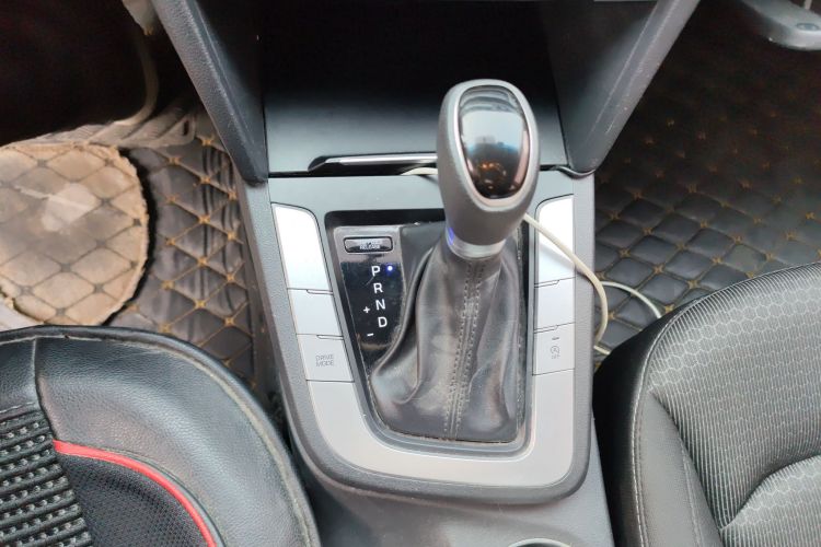 现代 领动 2016款 1.6L 自动智炫·精英型中控内饰18