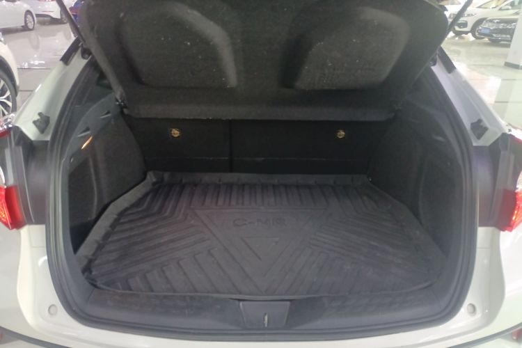 丰田C-HR 2018款 2.0L 领先天窗版 国V局部细节23