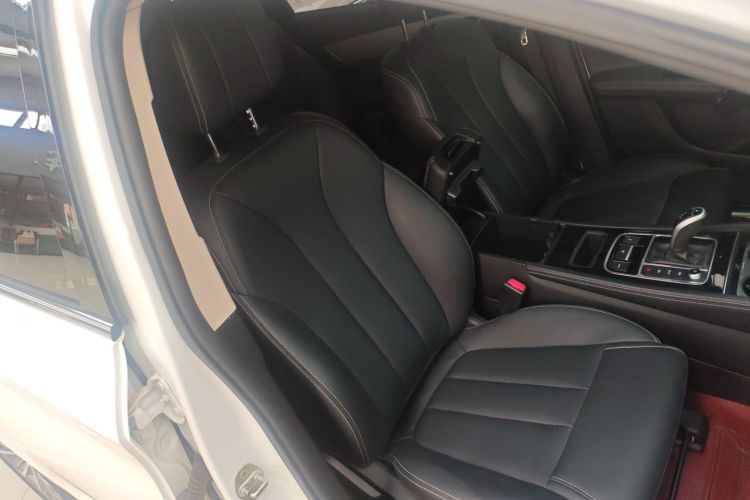 比亚迪 宋MAX 2021款 升级版 1.5T 自动尊贵型 6座局部细节41