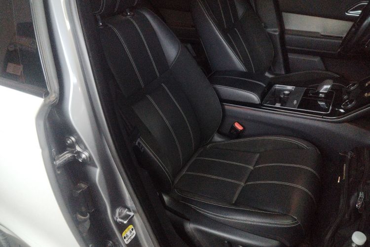 路虎 揽胜星脉 2021款 P250 熠黑珍藏版局部细节41