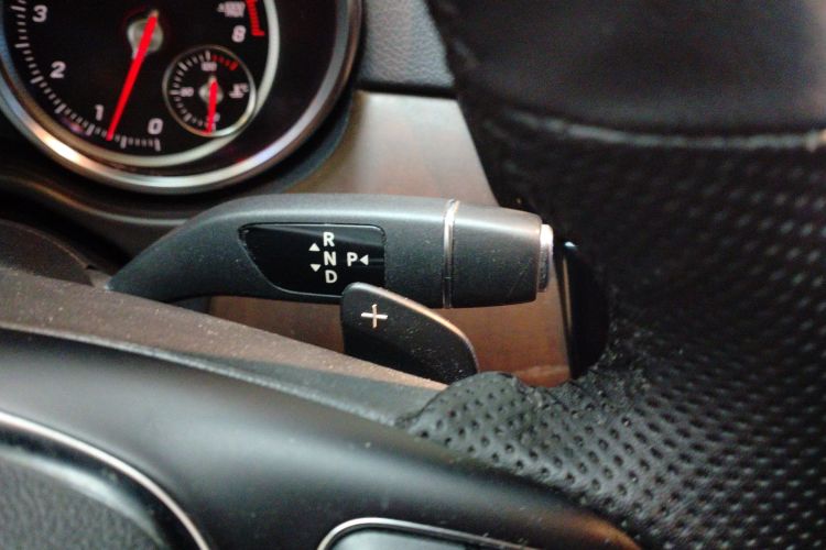 奔驰GLE 2018款 GLE 320 4MATIC 动感型臻藏版中控内饰18