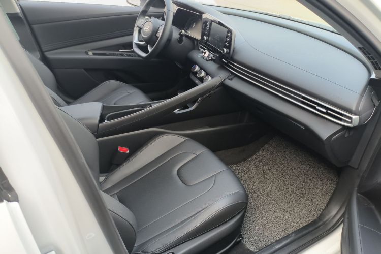 现代 伊兰特 2023款 1.5L CVT GLX精英版局部细节41