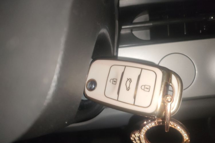 长安启源 长安Lumin 2023款 205km 香沁款中控内饰7001