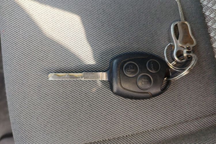 福特 全顺 2019款 2.0T柴油多功能商用车中轴中顶6座国VI中控内饰7001