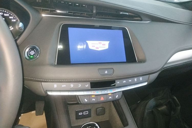 凯迪拉克XT4 2023款 28T 两驱豪华型中控内饰16