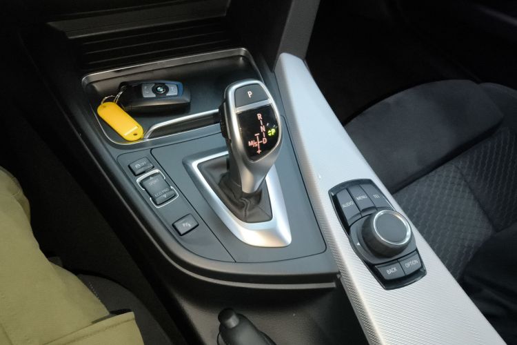 宝马3系 2017款 320i M运动型局部细节18