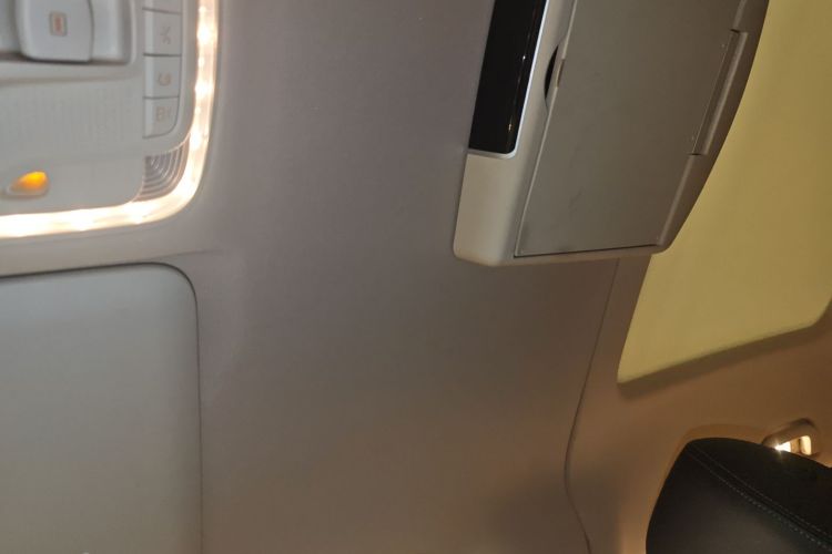 奔驰V级 2018款 V 260 领航版 国V中控内饰22